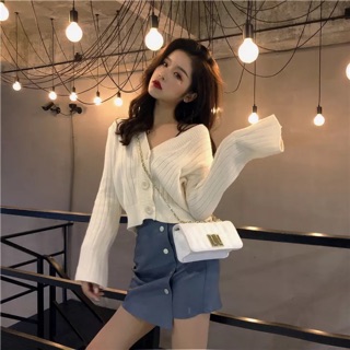 Korea Version Women’s V-Neck Loose Knitting Jacket 韩国上衣长袖宽松喇叭袖短款百搭针织开衫外套女